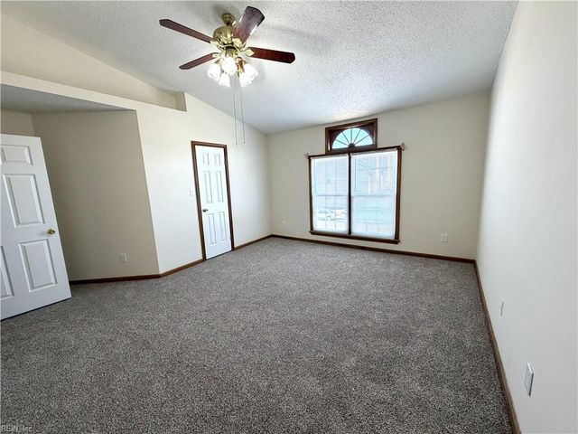 1409 Sampson LN, Virginia Beach, VA 23462