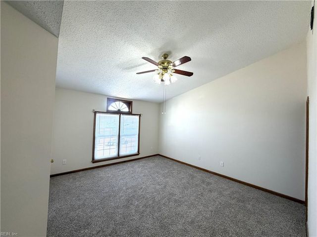 1409 Sampson LN, Virginia Beach, VA 23462