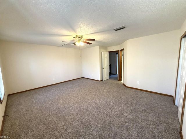 1409 Sampson LN, Virginia Beach, VA 23462