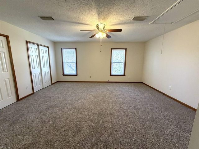 1409 Sampson LN, Virginia Beach, VA 23462