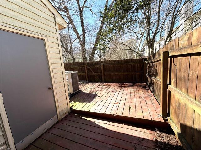 1409 Sampson LN, Virginia Beach, VA 23462