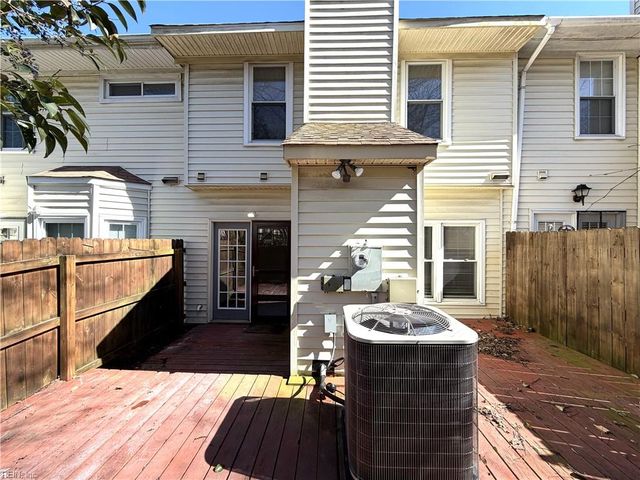 1409 Sampson LN, Virginia Beach, VA 23462