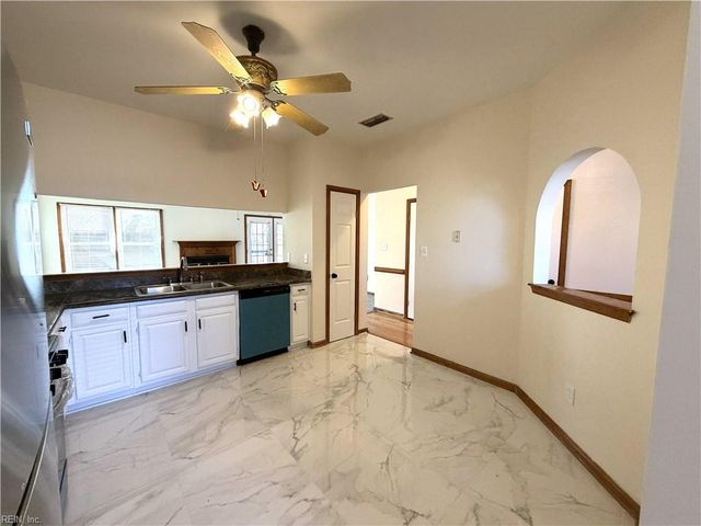 1409 Sampson LN, Virginia Beach, VA 23462