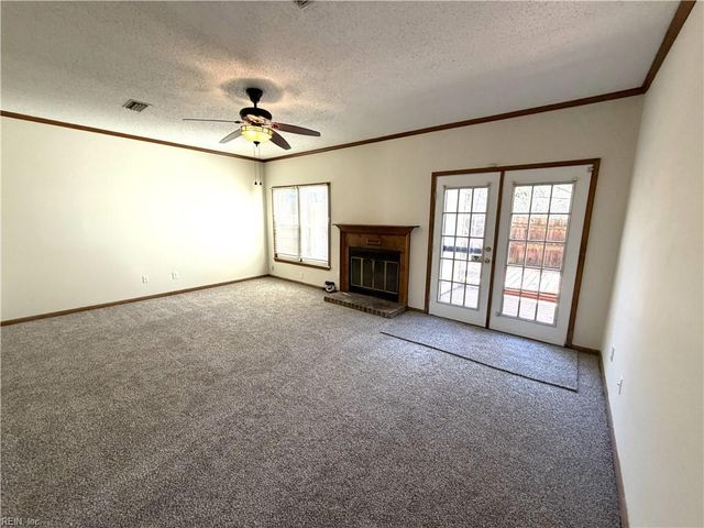 1409 Sampson LN, Virginia Beach, VA 23462