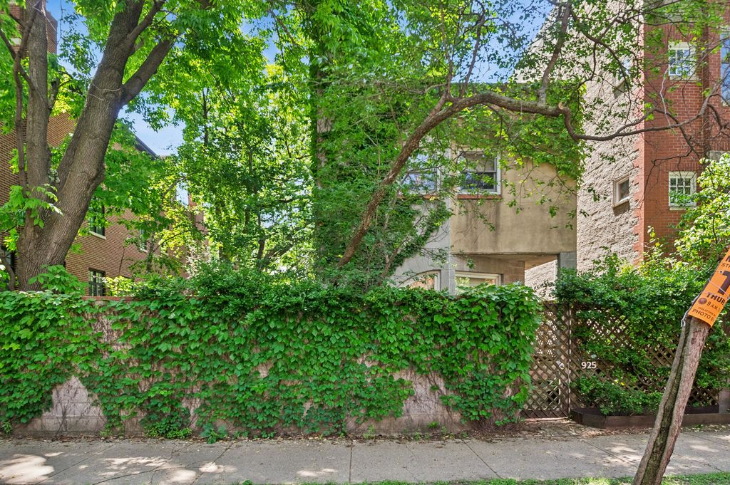 925 W Wolfram Street, Chicago, IL 60657 — exterior