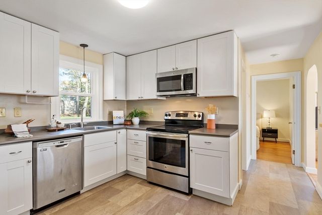 16 Lakeview Dr, Littleton, MA 01460