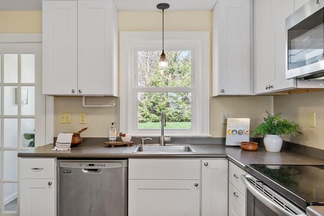 16 Lakeview Dr, Littleton, MA 01460