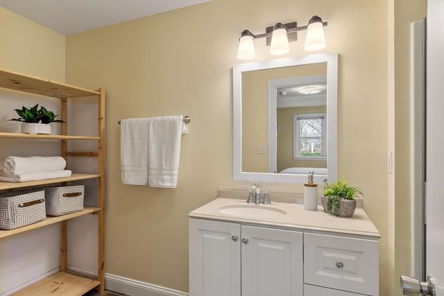 16 Lakeview Dr, Littleton, MA 01460