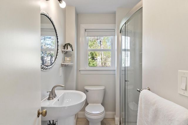 16 Lakeview Dr, Littleton, MA 01460