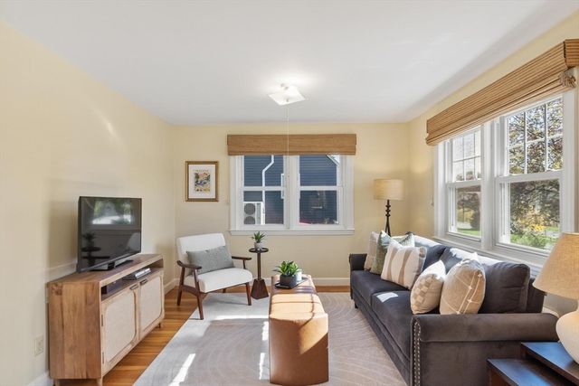 16 Lakeview Dr, Littleton, MA 01460