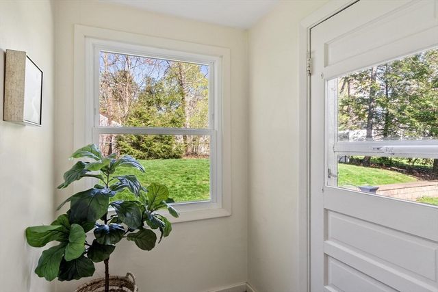 16 Lakeview Dr, Littleton, MA 01460