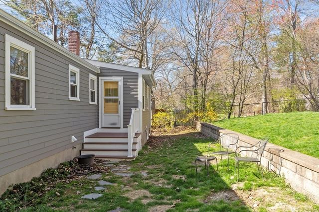 16 Lakeview Dr, Littleton, MA 01460