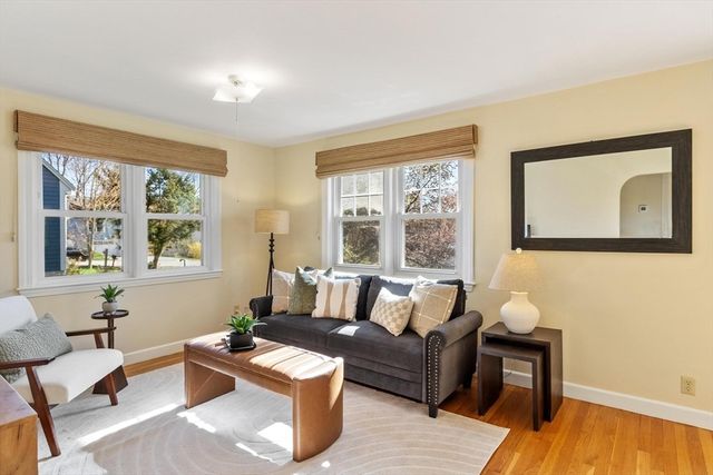 16 Lakeview Dr, Littleton, MA 01460