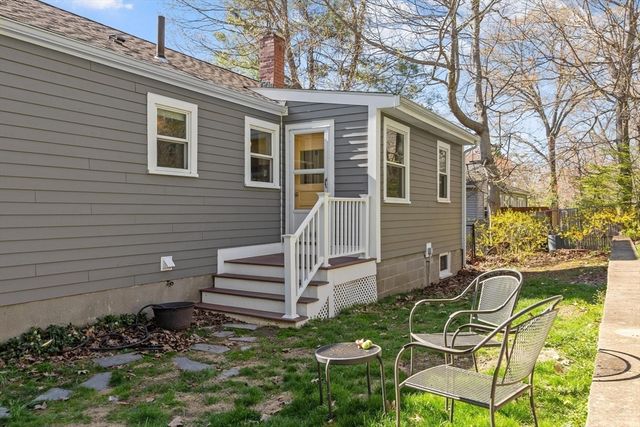 16 Lakeview Dr, Littleton, MA 01460