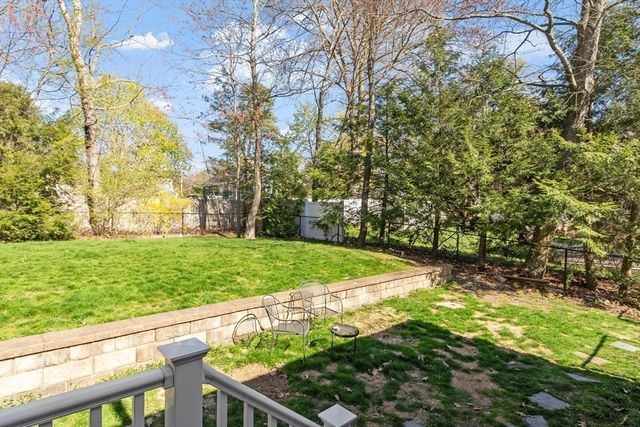 16 Lakeview Dr, Littleton, MA 01460