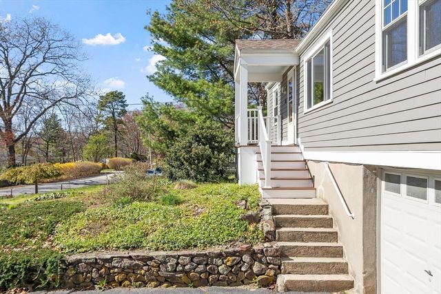 16 Lakeview Dr, Littleton, MA 01460