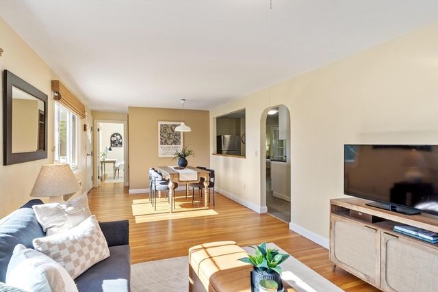16 Lakeview Dr, Littleton, MA 01460