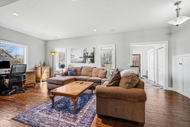 100 Peninsula Road, Medicine Lake, MN 55441