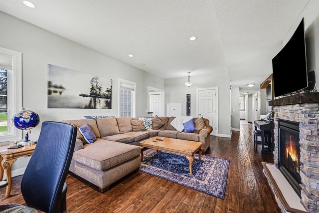 100 Peninsula Road, Medicine Lake, MN 55441