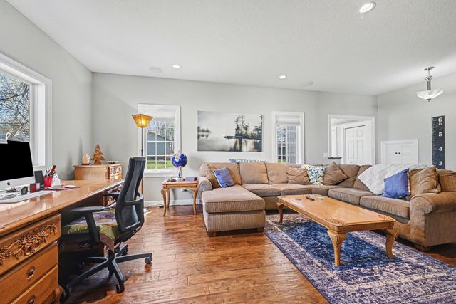 100 Peninsula Road, Medicine Lake, MN 55441