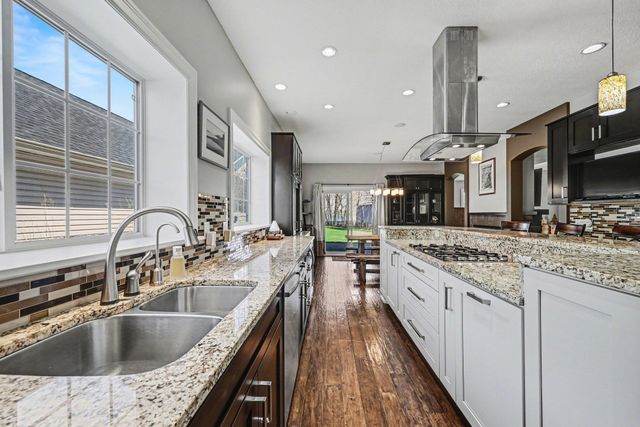 100 Peninsula Road, Medicine Lake, MN 55441