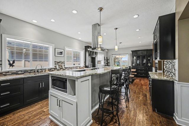 100 Peninsula Road, Medicine Lake, MN 55441