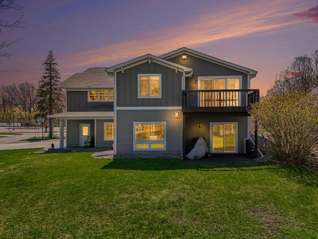 100 Peninsula Road, Medicine Lake, MN 55441