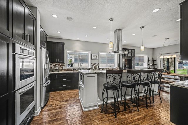 100 Peninsula Road, Medicine Lake, MN 55441