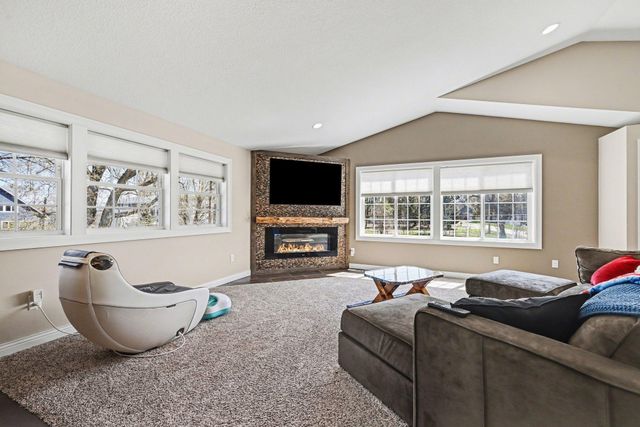 100 Peninsula Road, Medicine Lake, MN 55441