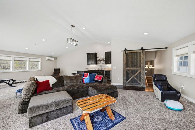 100 Peninsula Road, Medicine Lake, MN 55441