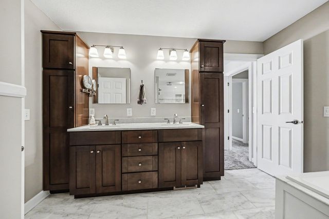 100 Peninsula Road, Medicine Lake, MN 55441