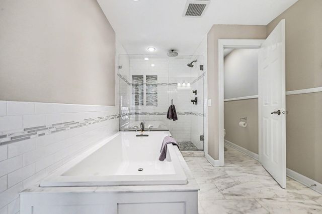 100 Peninsula Road, Medicine Lake, MN 55441