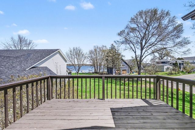 100 Peninsula Road, Medicine Lake, MN 55441