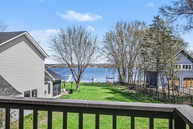 100 Peninsula Road, Medicine Lake, MN 55441