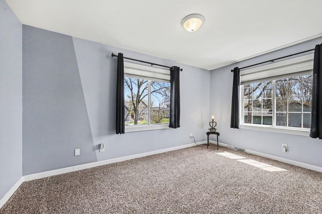 100 Peninsula Road, Medicine Lake, MN 55441