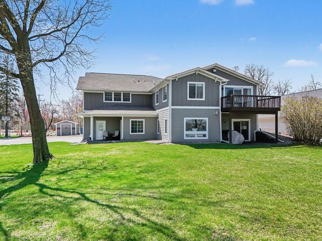 100 Peninsula Road, Medicine Lake, MN 55441