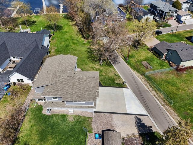 100 Peninsula Road, Medicine Lake, MN 55441