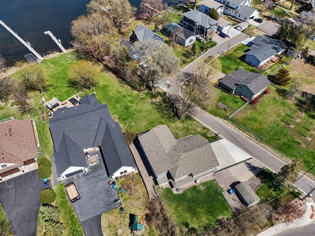 100 Peninsula Road, Medicine Lake, MN 55441