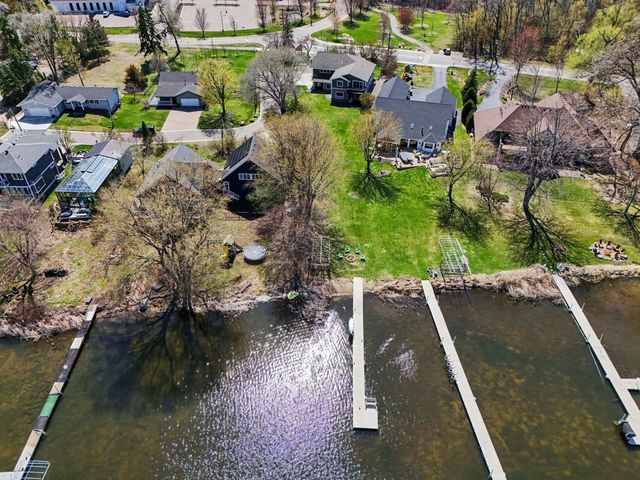 100 Peninsula Road, Medicine Lake, MN 55441