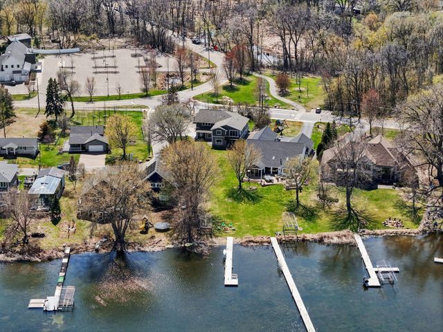 100 Peninsula Road, Medicine Lake, MN 55441