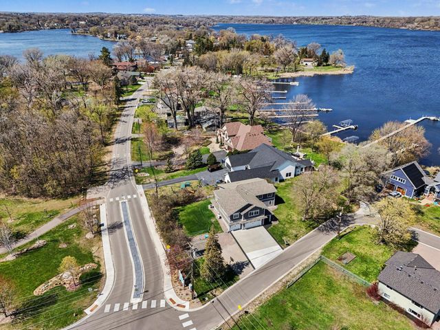 100 Peninsula Road, Medicine Lake, MN 55441