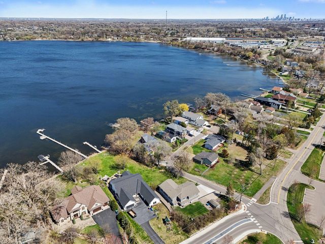 100 Peninsula Road, Medicine Lake, MN 55441