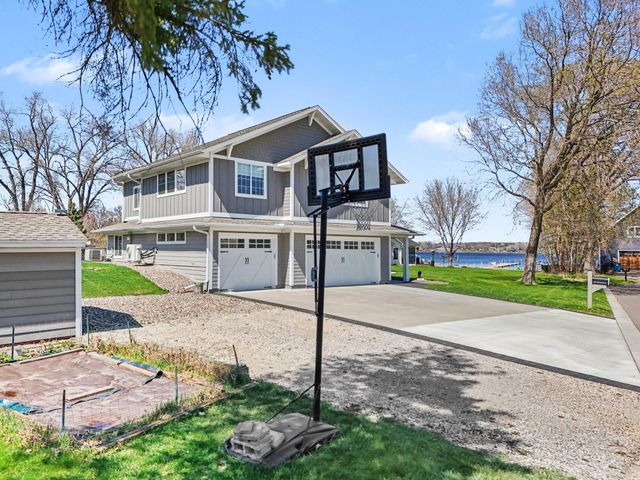 100 Peninsula Road, Medicine Lake, MN 55441