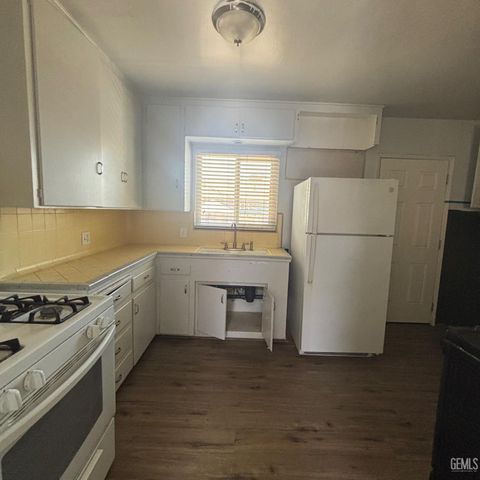 421 Wilson Avenue, Bakersfield, CA 93308