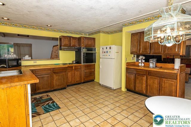 1247 Stony Hollow Circle, Pike, PA 18302