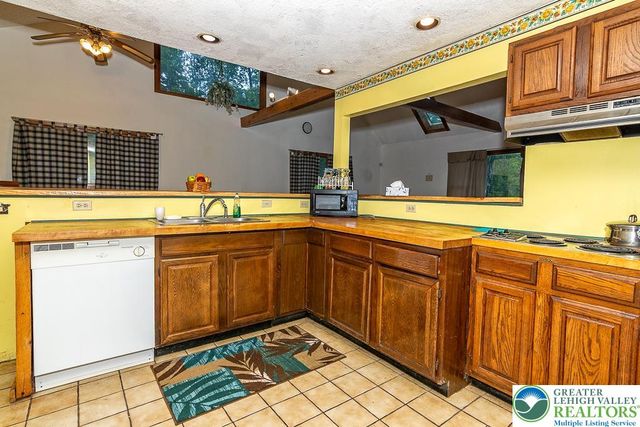 1247 Stony Hollow Circle, Pike, PA 18302