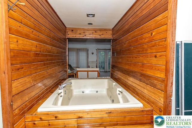 1247 Stony Hollow Circle, Pike, PA 18302