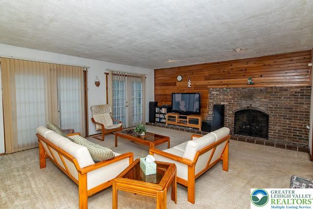 1247 Stony Hollow Circle, Pike, PA 18302