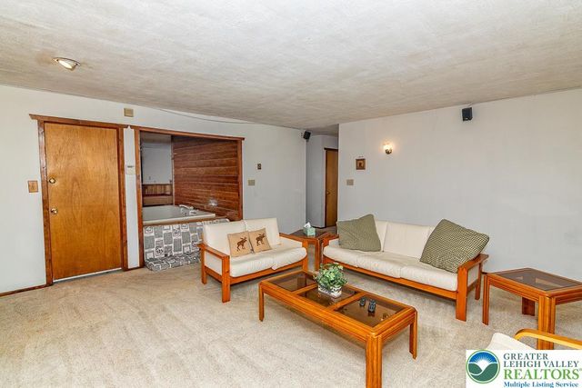 1247 Stony Hollow Circle, Pike, PA 18302