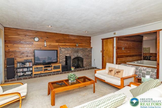 1247 Stony Hollow Circle, Pike, PA 18302
